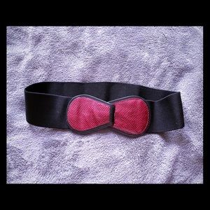 New red snakeskin belt